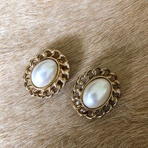 Retro clip on earrings
